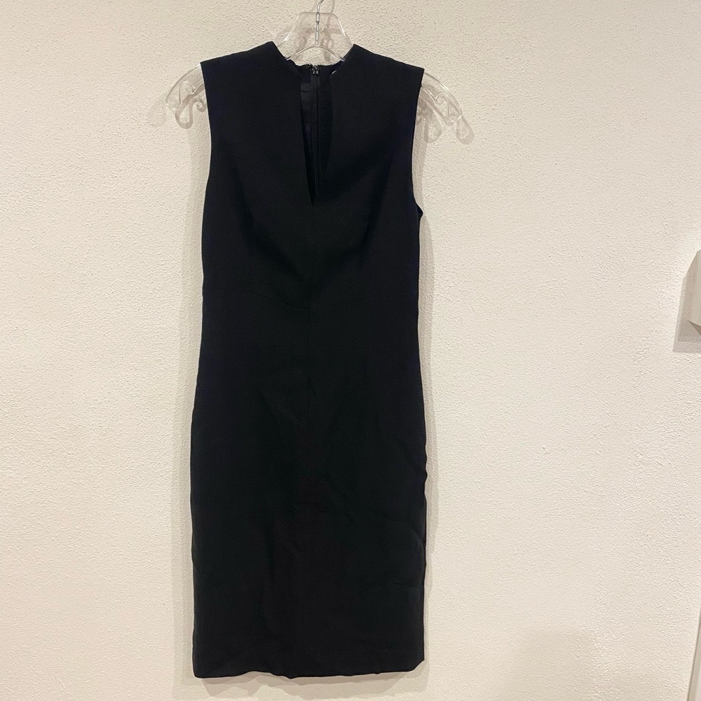 Magaschoni V-Neck Dress Size 2 EUC